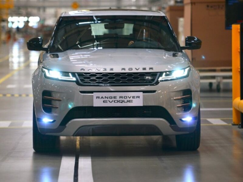 Jaguar Land Rover celebra retomada de produção do Range Rover Evoque no