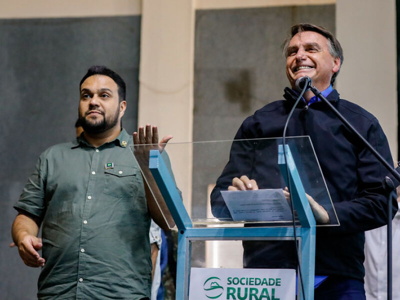 Bolsonaro pede para banqueiros reduzirem juros sobre empréstimo