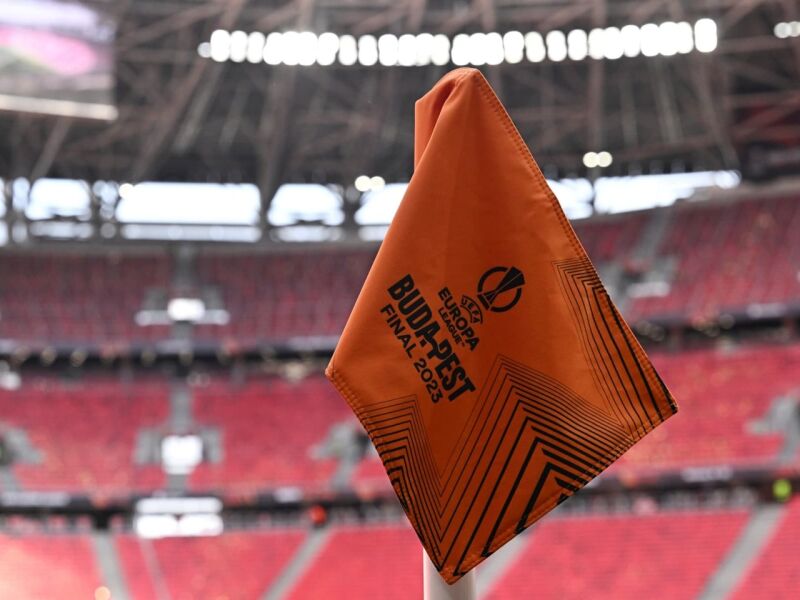 Briga entre torcedores deixa três feridos antes da final da Liga Europa