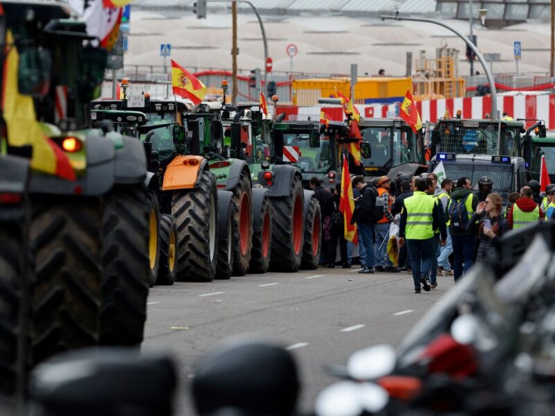 Agricultores Levam Seus Tratores A Madri Para Mostrar Insatisfa O