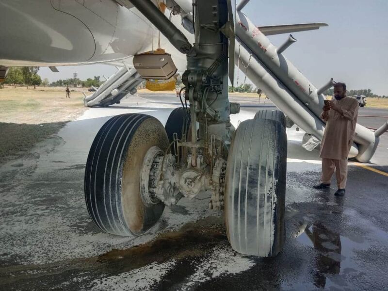 Avião da Saudi Airlines pega fogo ao pousar 297 pessoas a bordo