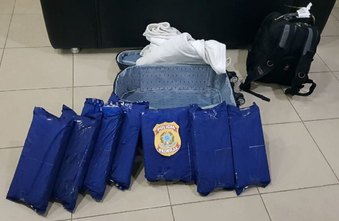 Mulher é presa 15 Kg de maconha no Aeroporto do Recife Folha PE