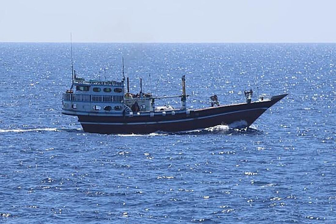 Forças navais recuperam dois barcos sequestrados por piratas somalis no