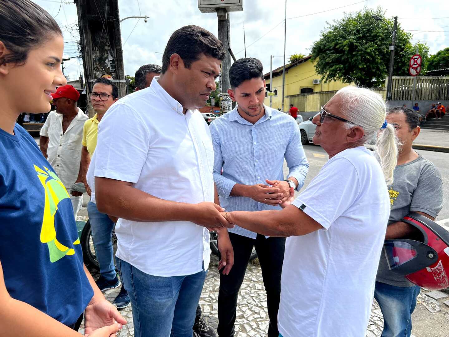 Pr Candidato A Prefeito Joel Da Harpa Bota Campanha Nas Ruas Do Cabo