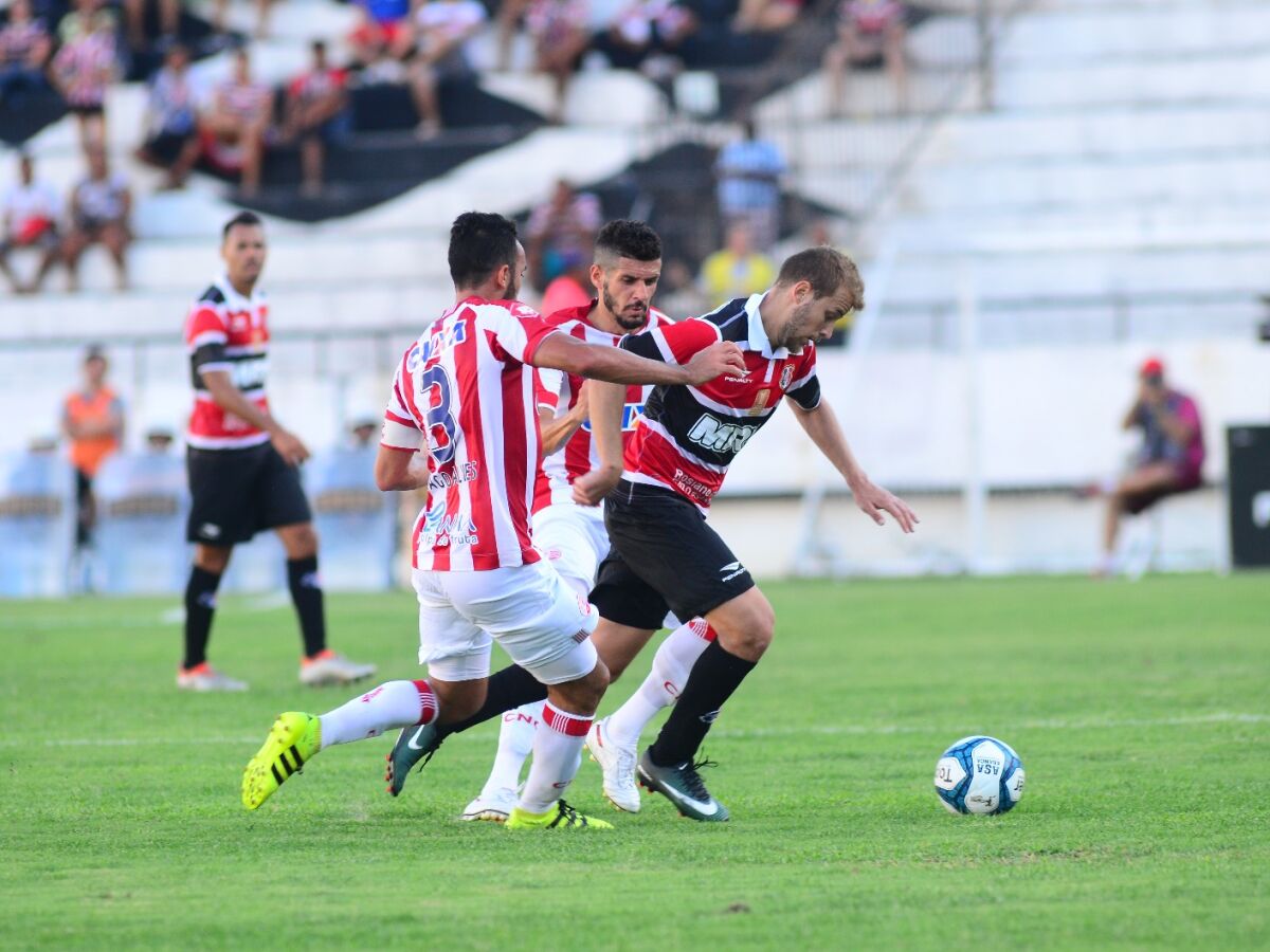 Após empate, Ranielle cobra atacantes do Santa Cruz: melhorar na