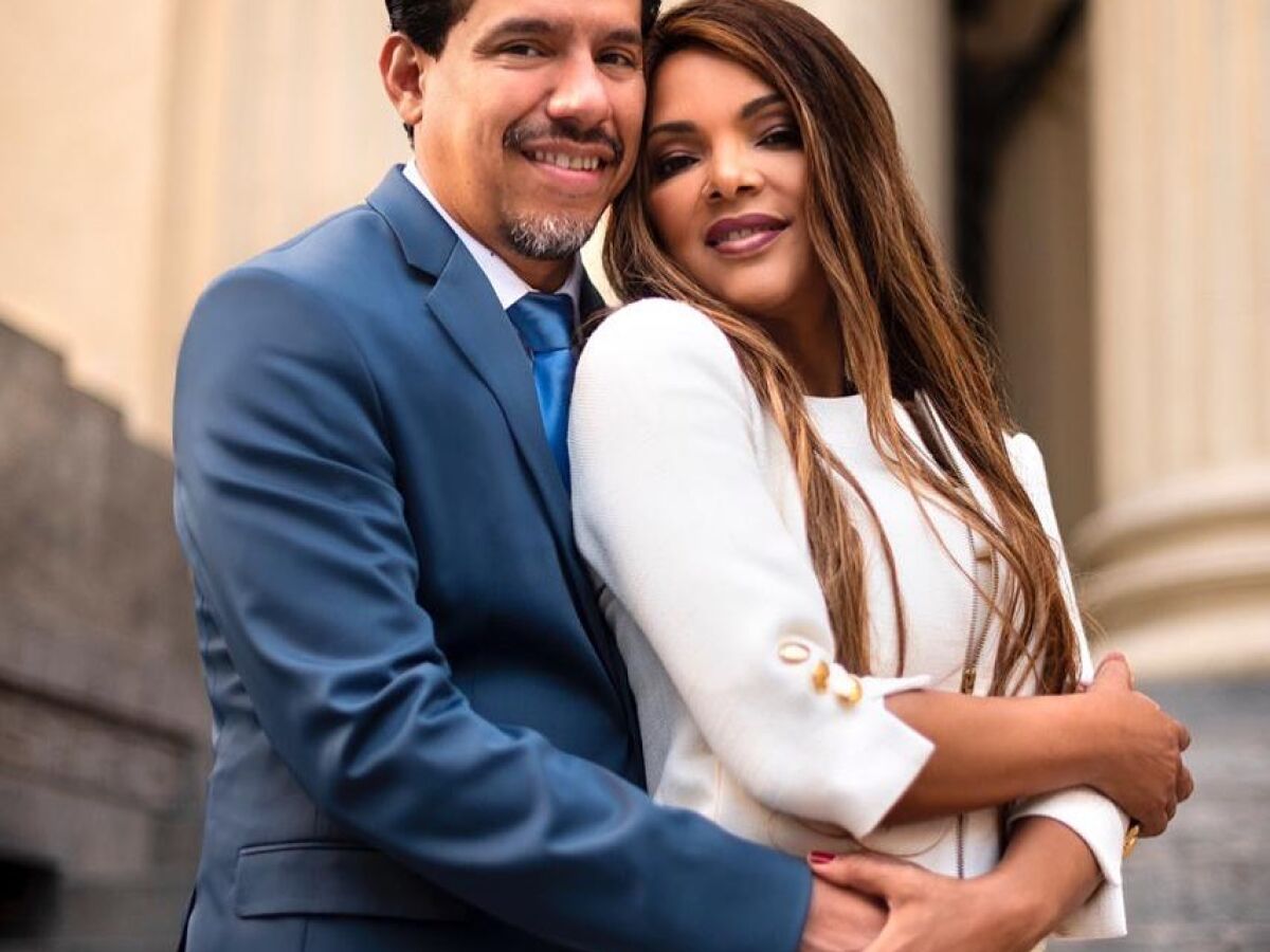 Flordelis ao lado do marido, o pastor Anderson do Carmo