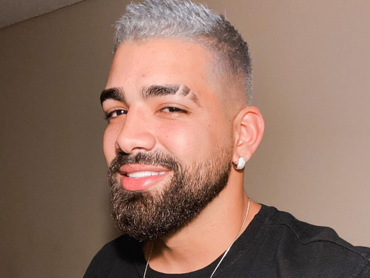 Dilsinho surge com cabelo prateado e revela vontade de desfilar em escola de samba - Folha PE