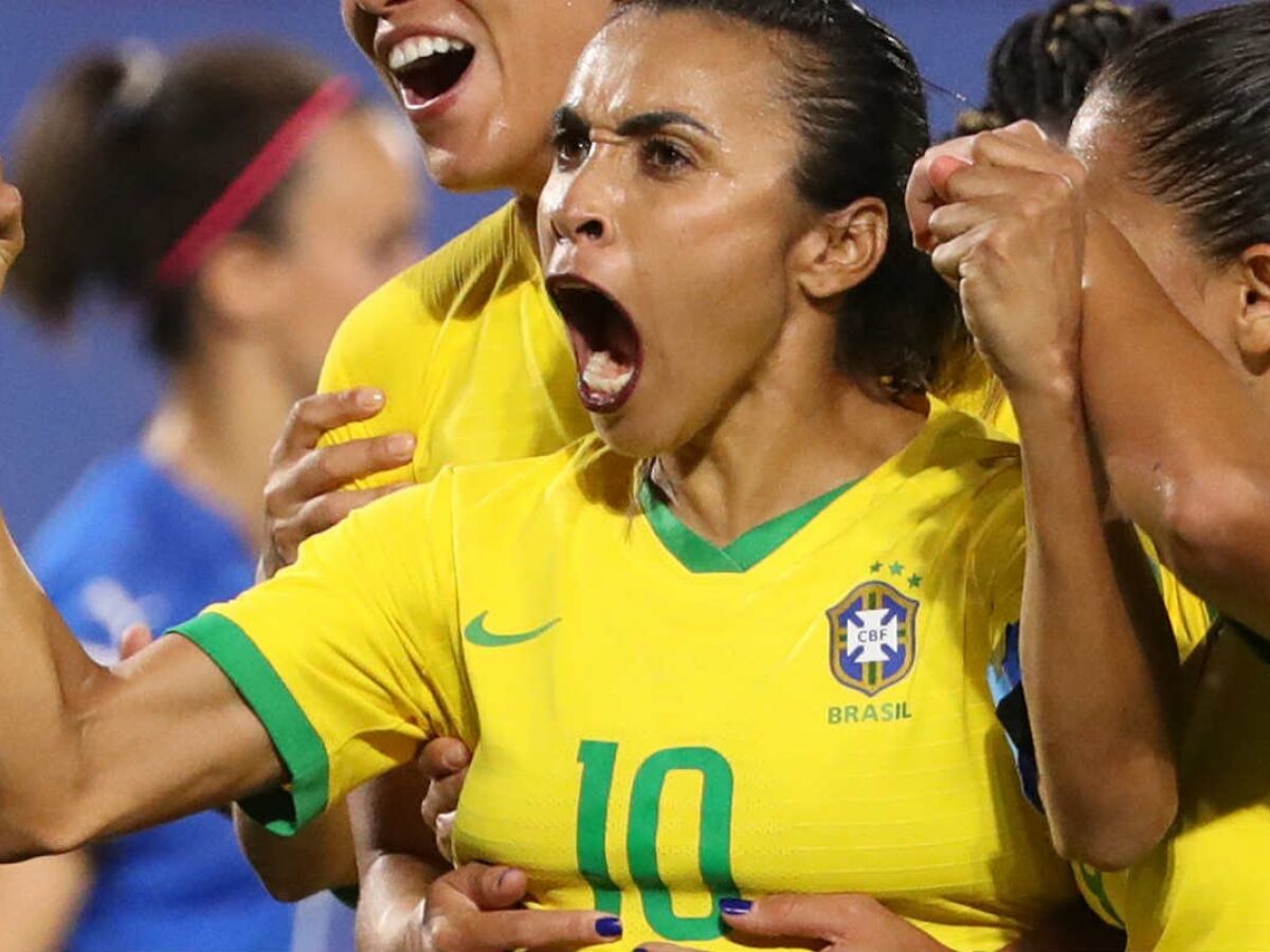 Brasil goleia a China na estreia do futebol feminino. Veja fotos - Fotos -  R7 Olimpíadas