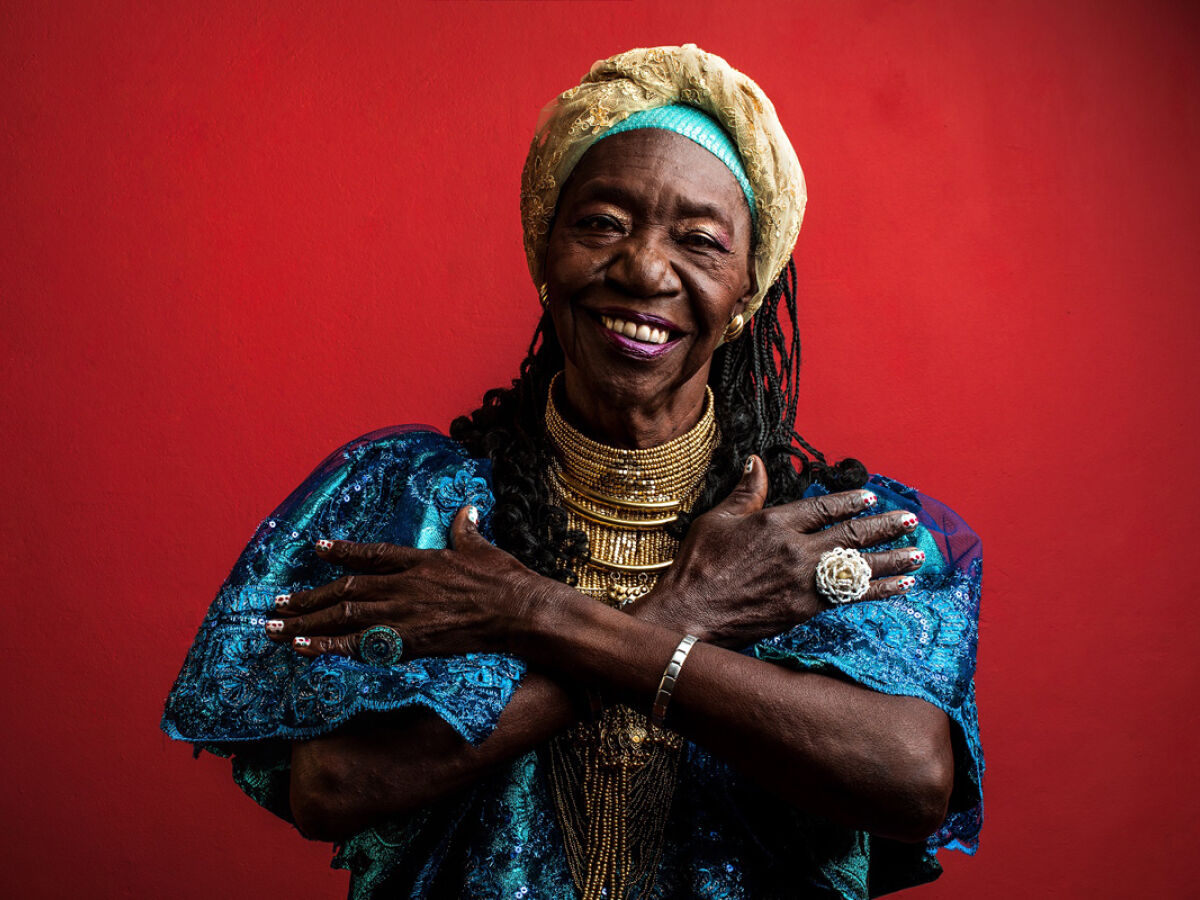 A rainha da ciranda realiza live em busca de apoio