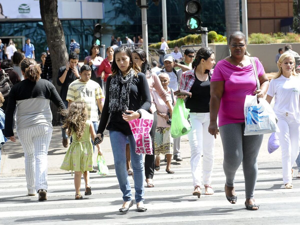 Desemprego cai para 7,7% no terceiro trimestre