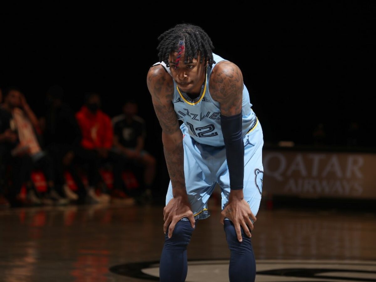 Ja Morant é suspenso pela NBA após exibir arma de fogo em rede social