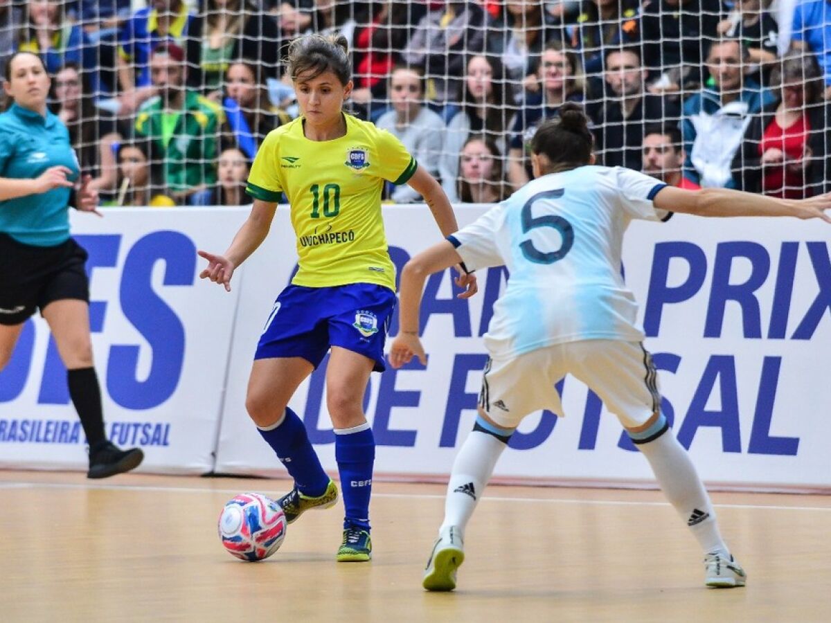 Amandinha e Ferrão scolhidos os melhores do mundo no Futsal