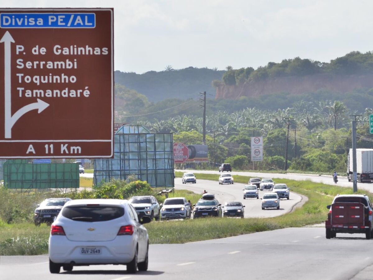 Rodovias federais com trânsito tranquilo na volta do feriadão - Folha PE