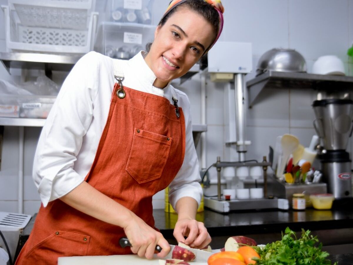 Mulheres na cozinha: a luta pelo espaço feminino na gastronomia - Folha PE