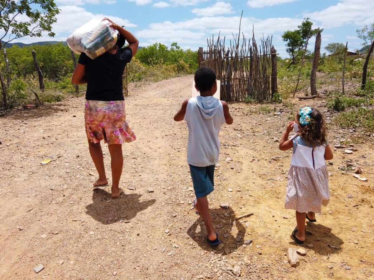 Ação de bispo arrecada e doa milhares de cestas básicas ao Vale do Taquari