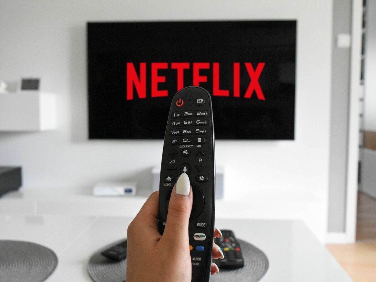 Após perda de 200 mil assinantes, Netflix planeja assinatura mais