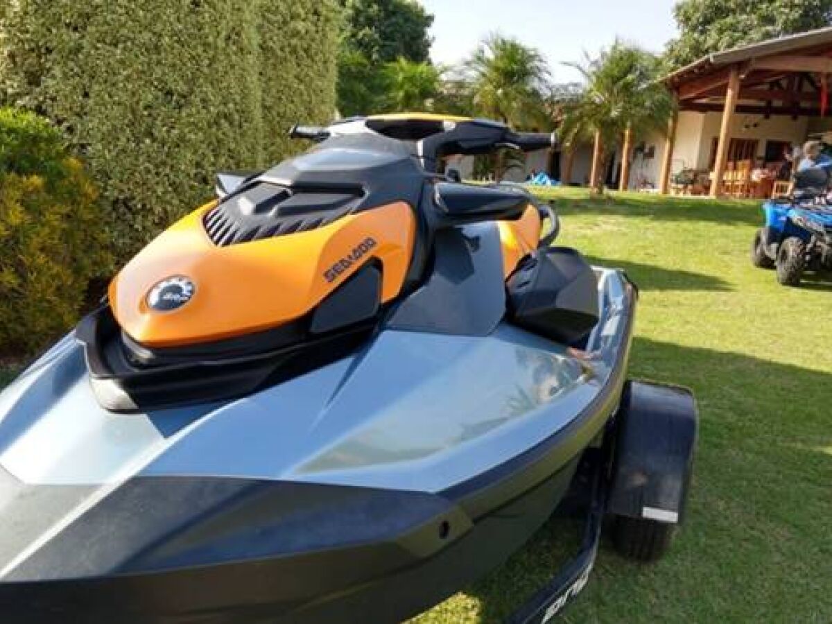 Carros de luxo, jet-ski e R$ 8 milhões: Polícia faz operação contra  influencer do 'Jogo do Tigrinho'; veja fotos