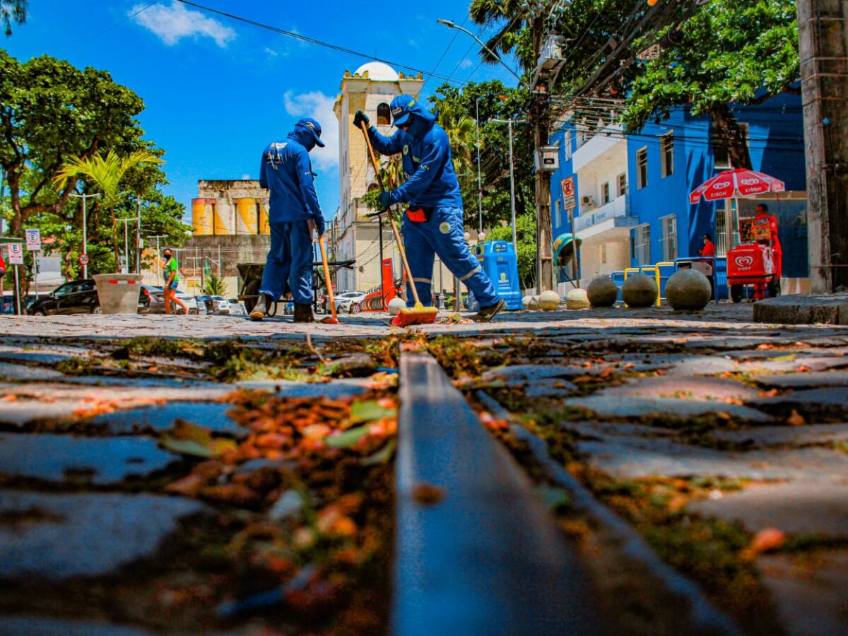 Praça da Sé segue bem cuidada e com ações de zeladoria