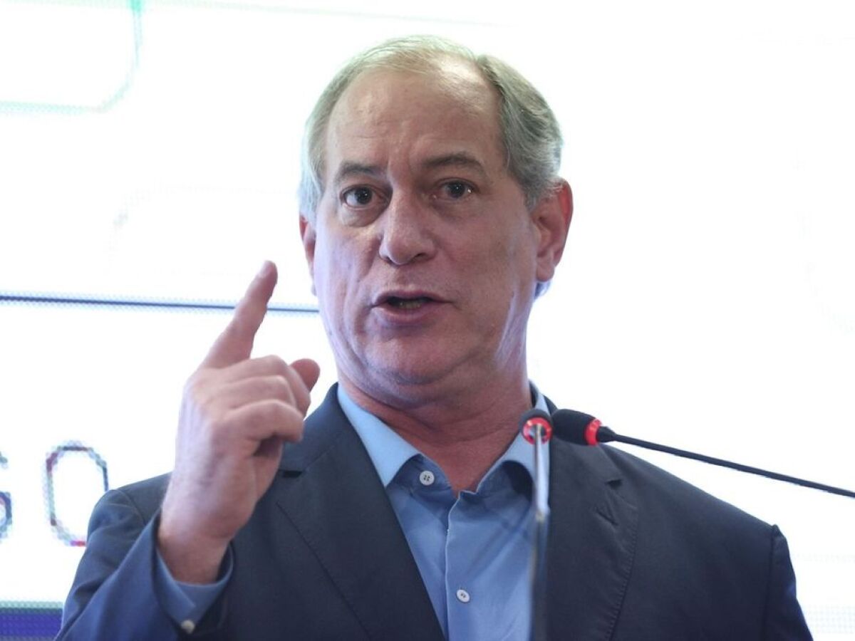 Ciro Gomes hostilizado e bate boca com bolsonaristas em Ribeir o