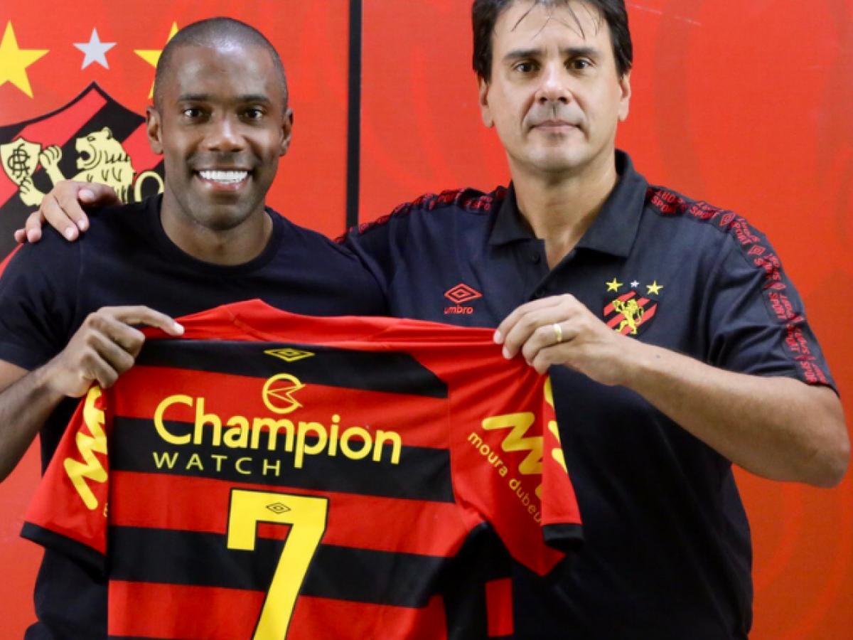 Especialista em marketing lamenta esparadrapo na camisa de Jefferson -  Lance!