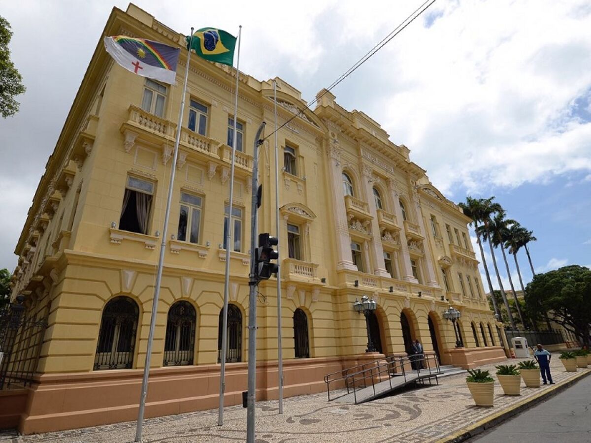 Pernambuco decreta ponto facultativo em repartições estaduais no dia de  Corpus Christi - Folha PE