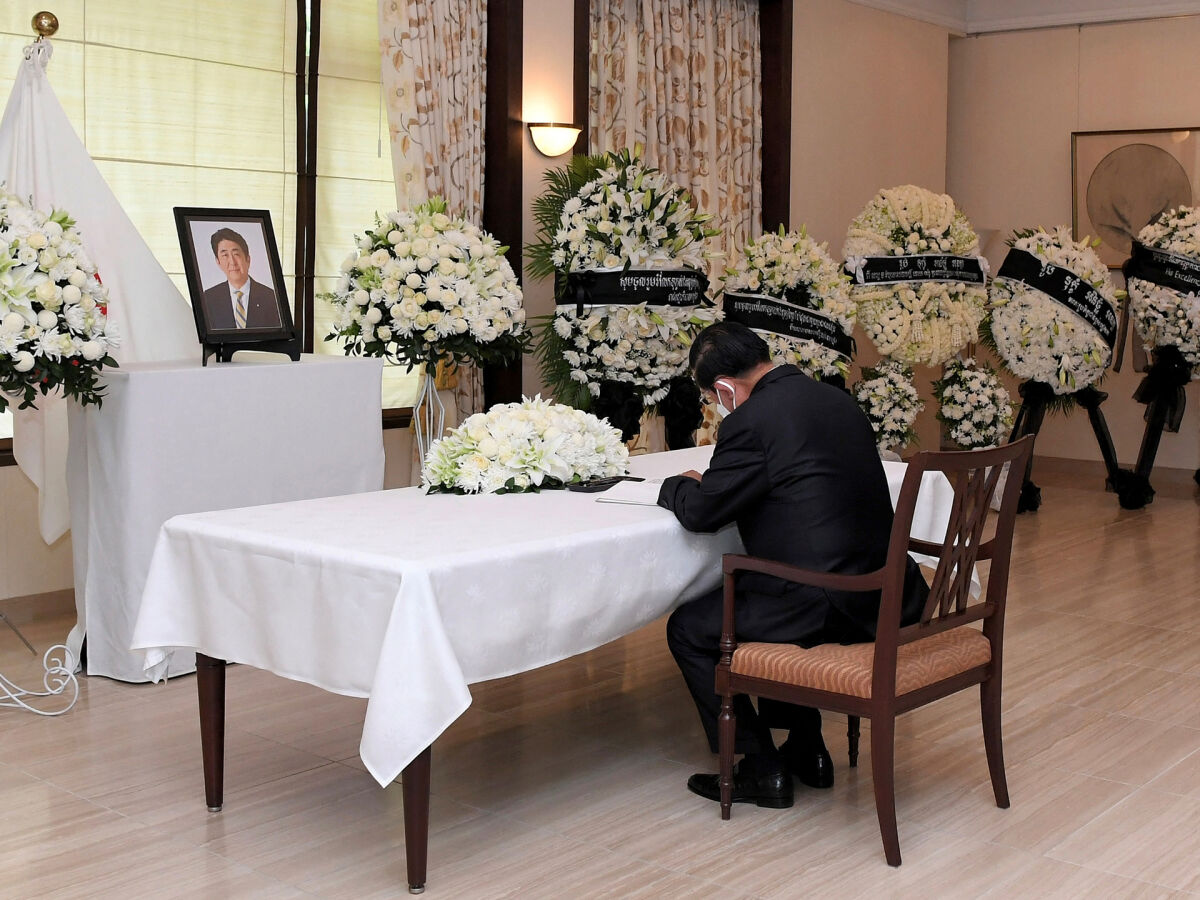 Sorveteria e Funerária Vingança Temos TODOS os sabores! de