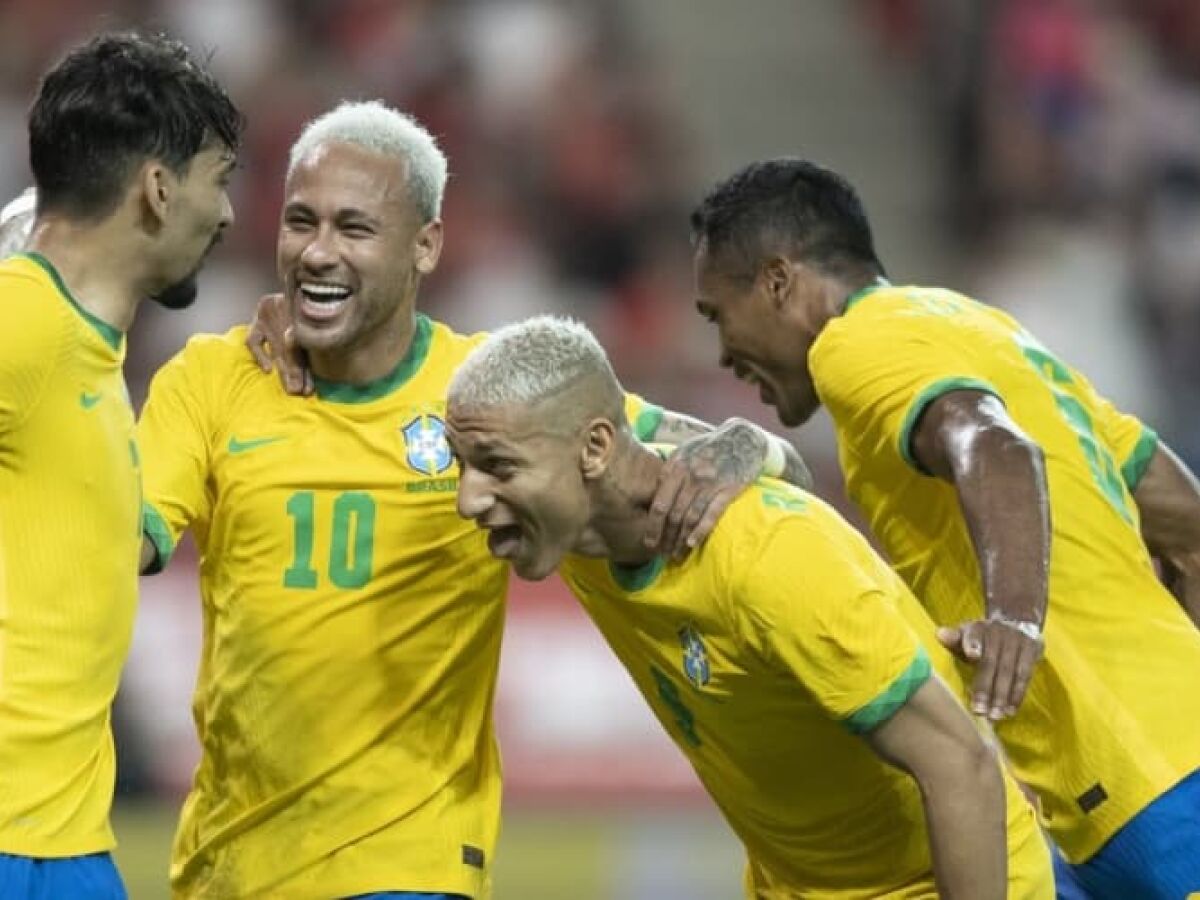 Camisa azul da seleção brasileira se esgota em segundo dia de venda - Folha  PE