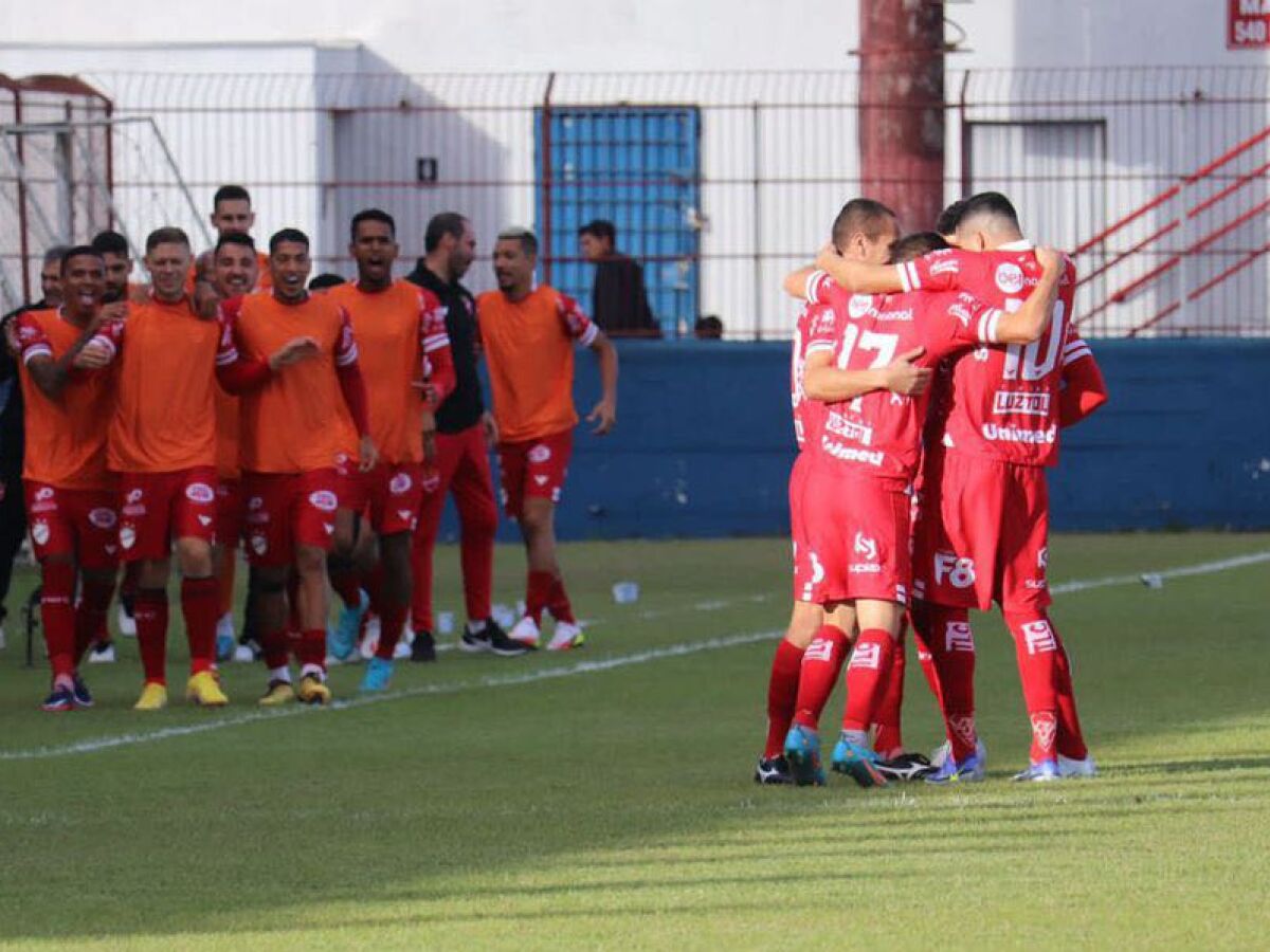 Vila Nova é derrotado pelo Sport, sai do G-4 e despenca na tabela da Série B  - EG