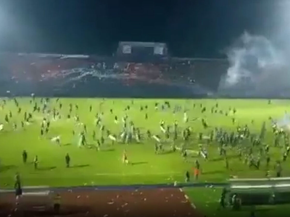 Dez homens são presos por briga em estádio que deixou 26 feridos