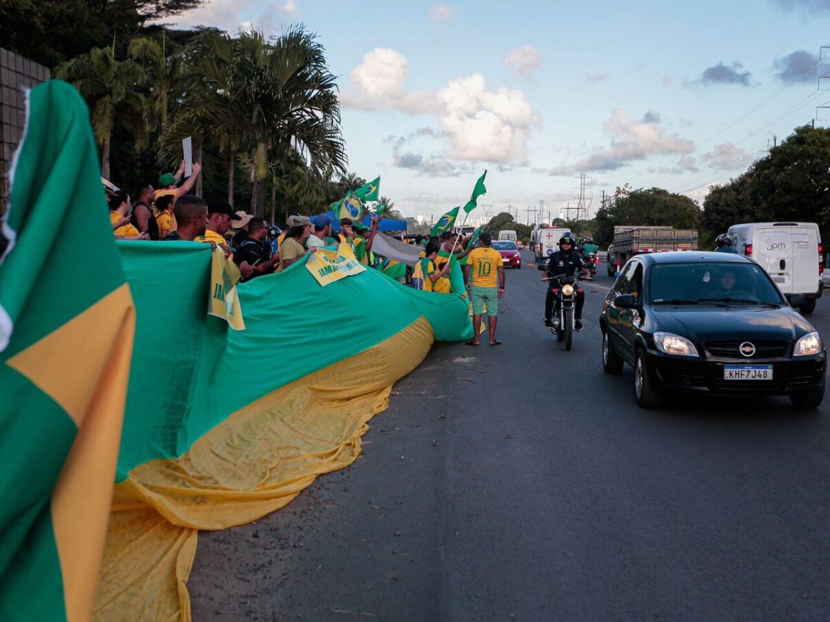 Ativistas que bloquearam 2.ª Circular querem nacionalizar habitação e  desinvestir nas forças policiais? - Polígrafo