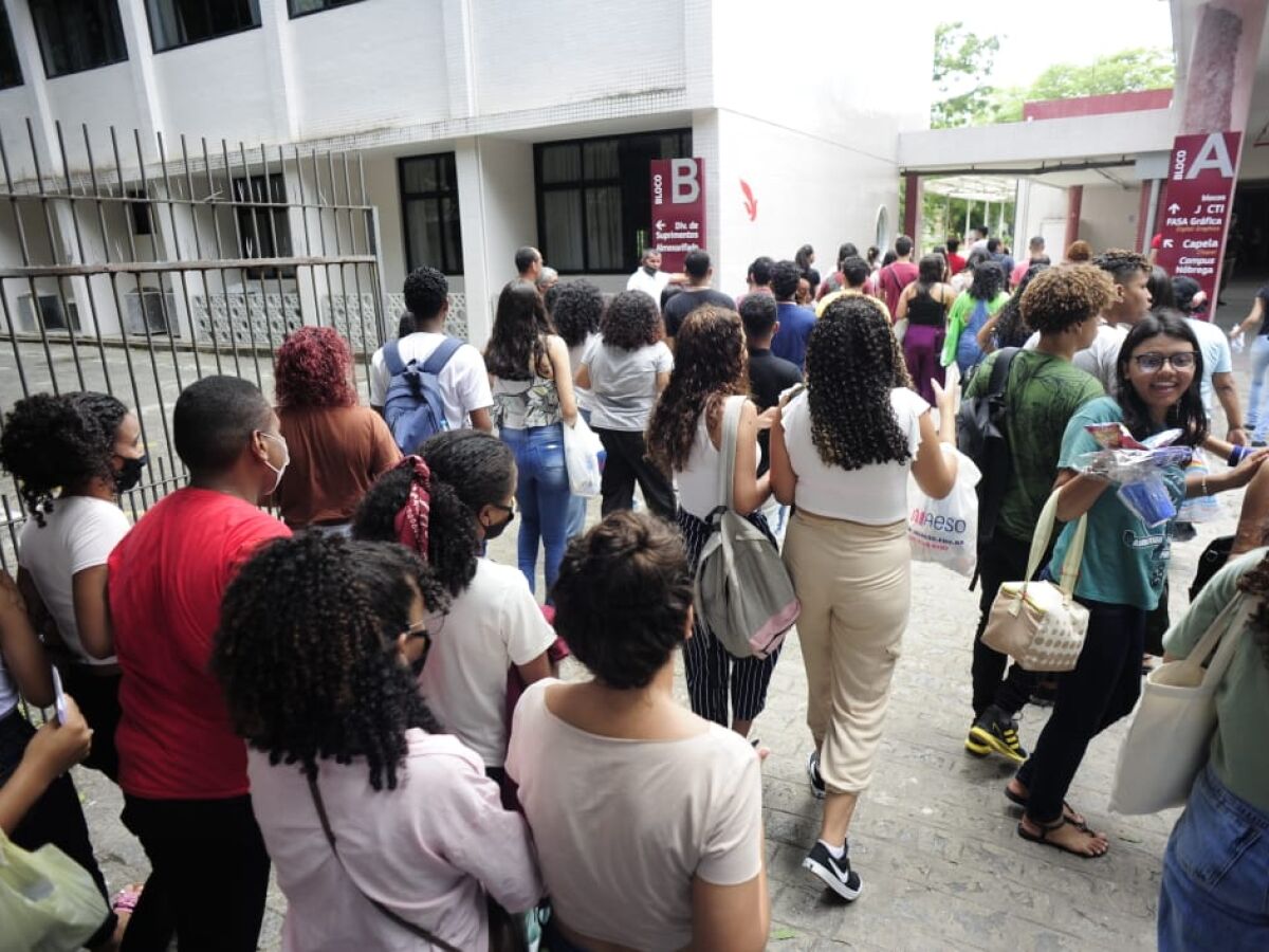 Candidatos que realizaram o Enem contam com bolsas especiais na