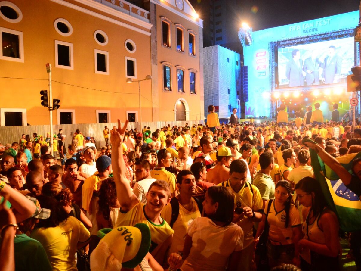 Prefeitura do Recife montará estrutura com telão para os jogos da Copa do  Mundo