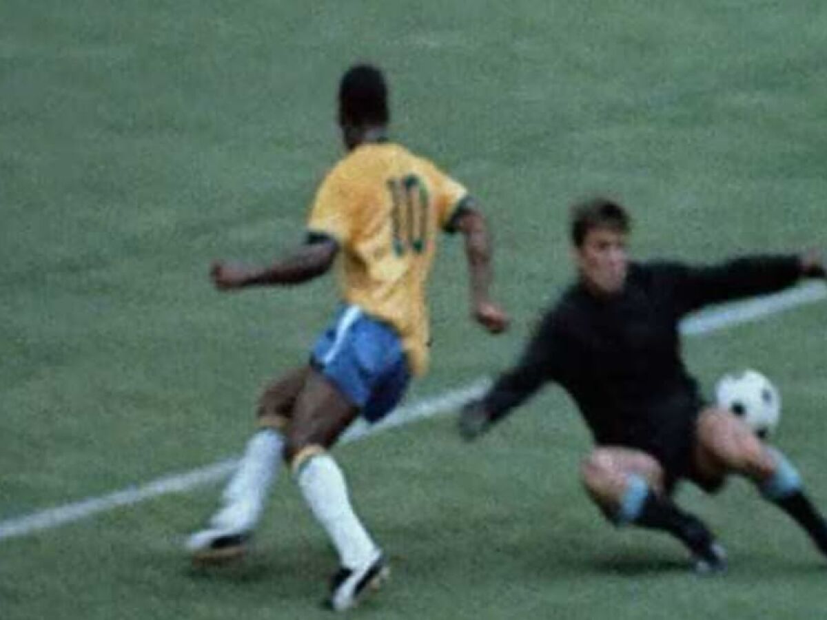 Pelé fez primeiro, confira vídeo comparando lances de craques do