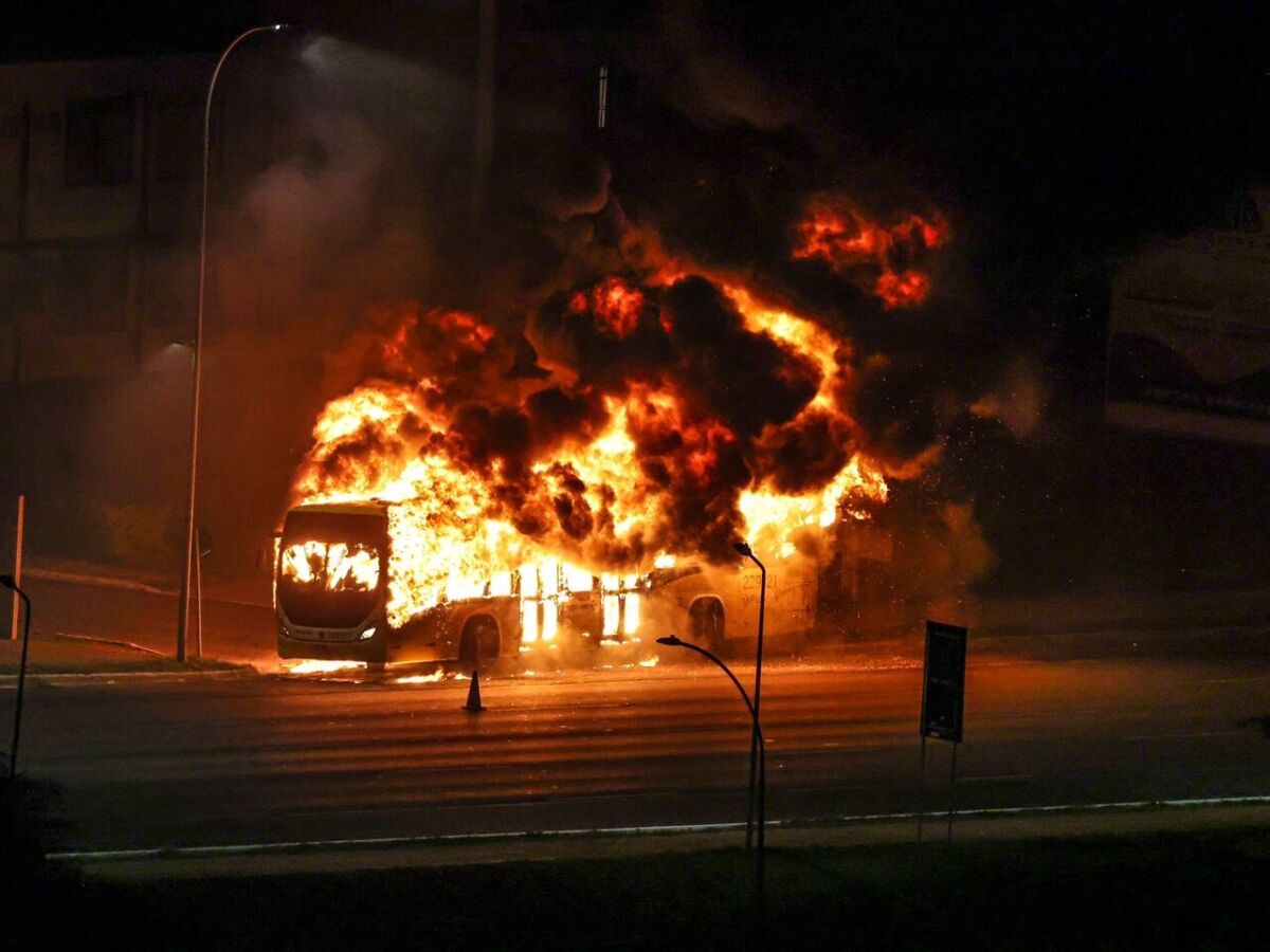 Ônibus incendiados em Brasília