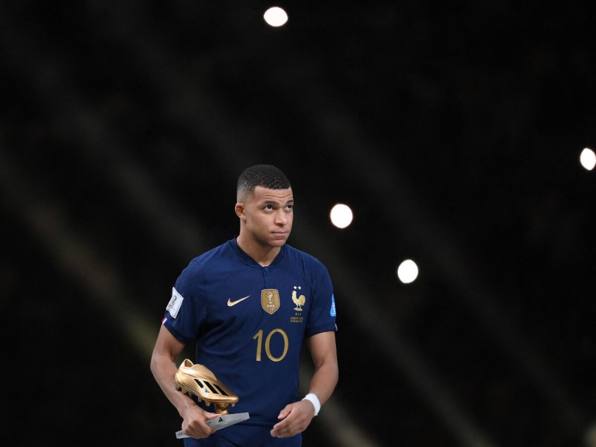 Autor de 'hat-trick' na final, Mbappé termina Copa como artilheiro