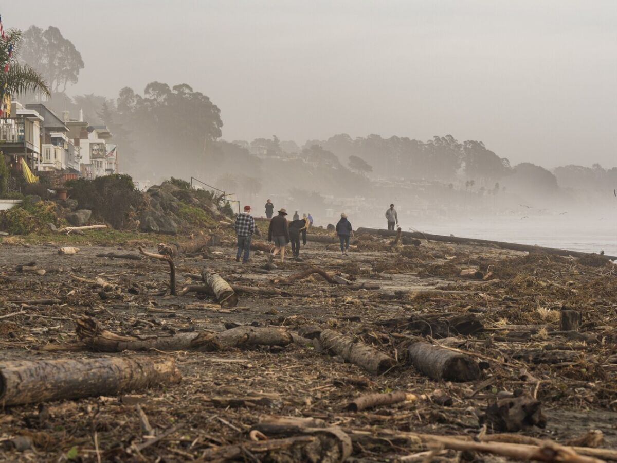 Letreiro icônico de Hollywood chega ao centenário renovado - Folha PE