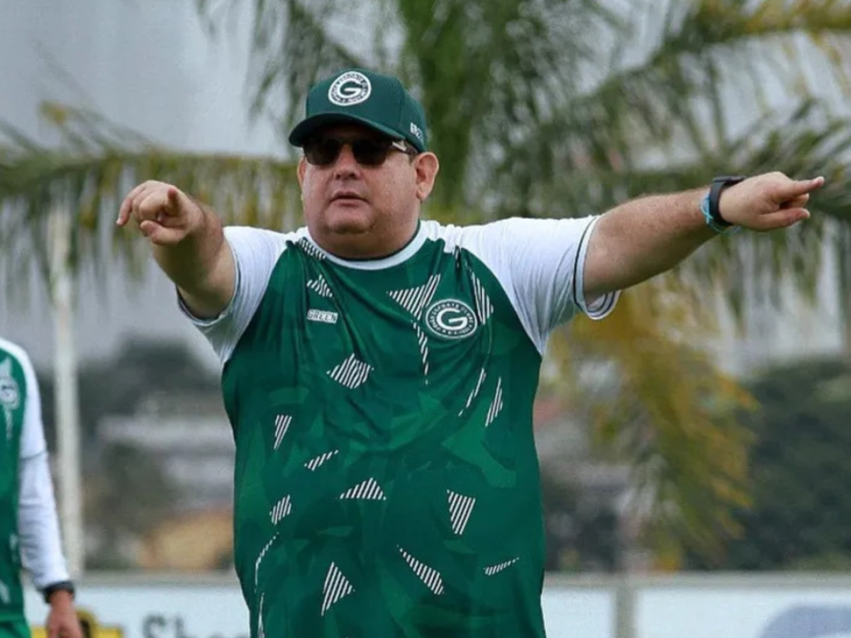 O técnico do Goiás, Guto Ferreira, foi vítima de gordofobia