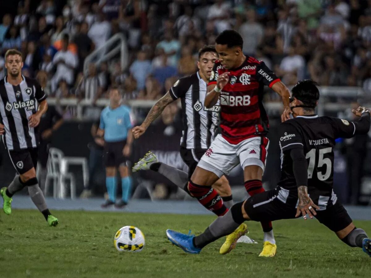 Nas madrugadas da Rússia, Campeonato Carioca vira atração na TV