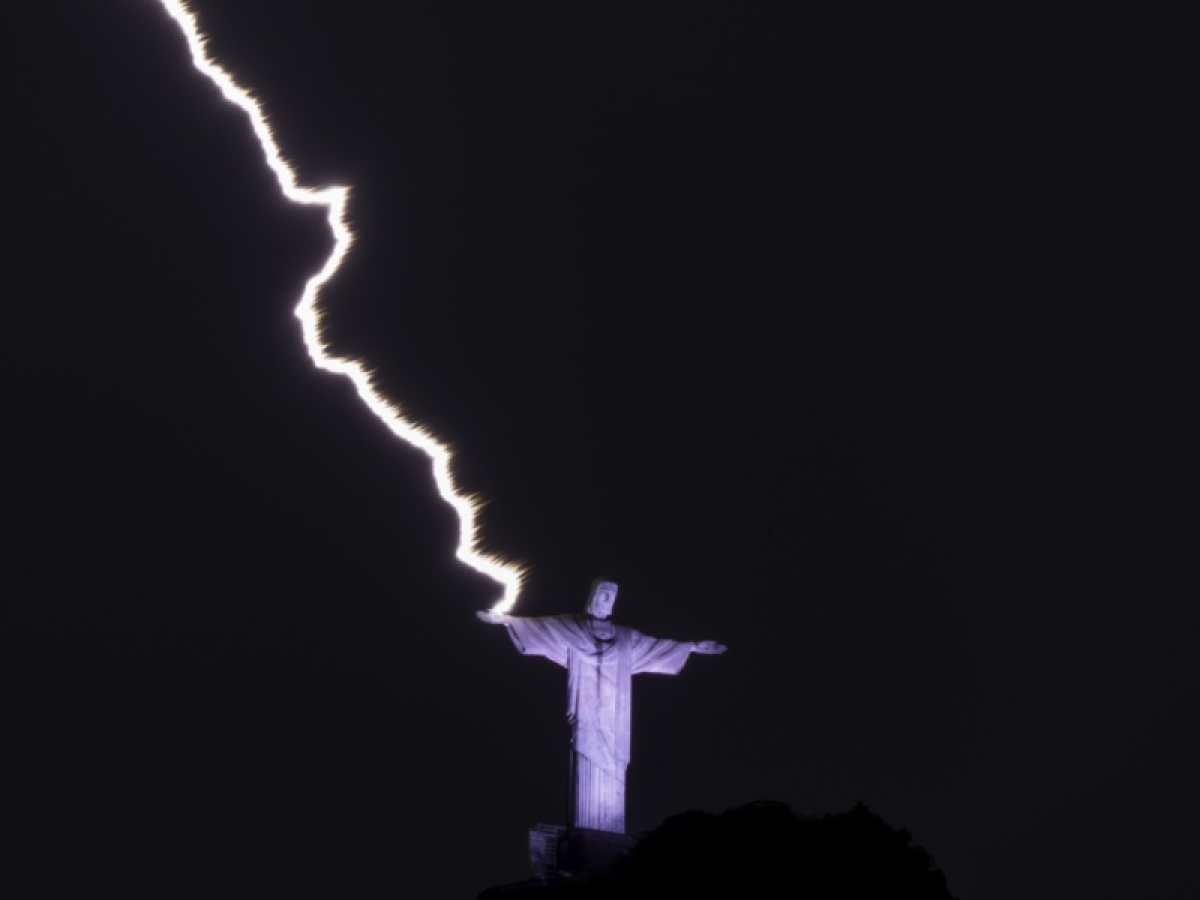 Novo raio no Cristo Redentor é registrado durante temporal - Folha PE Novo raio no Cristo Redentor é registrado durante temporal - Folha PE