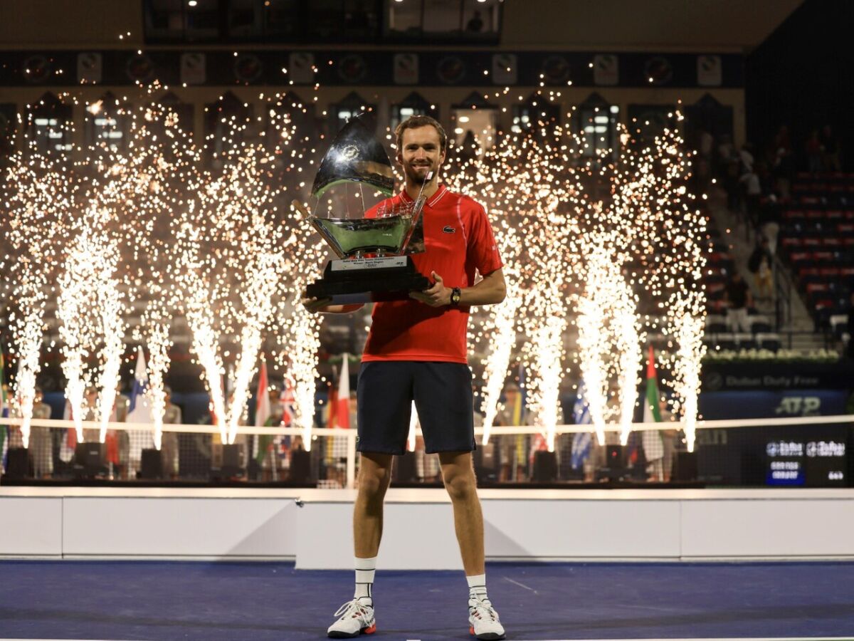 Medvedev vence Djokovic e vai à final do ATP de Dubai, tênis