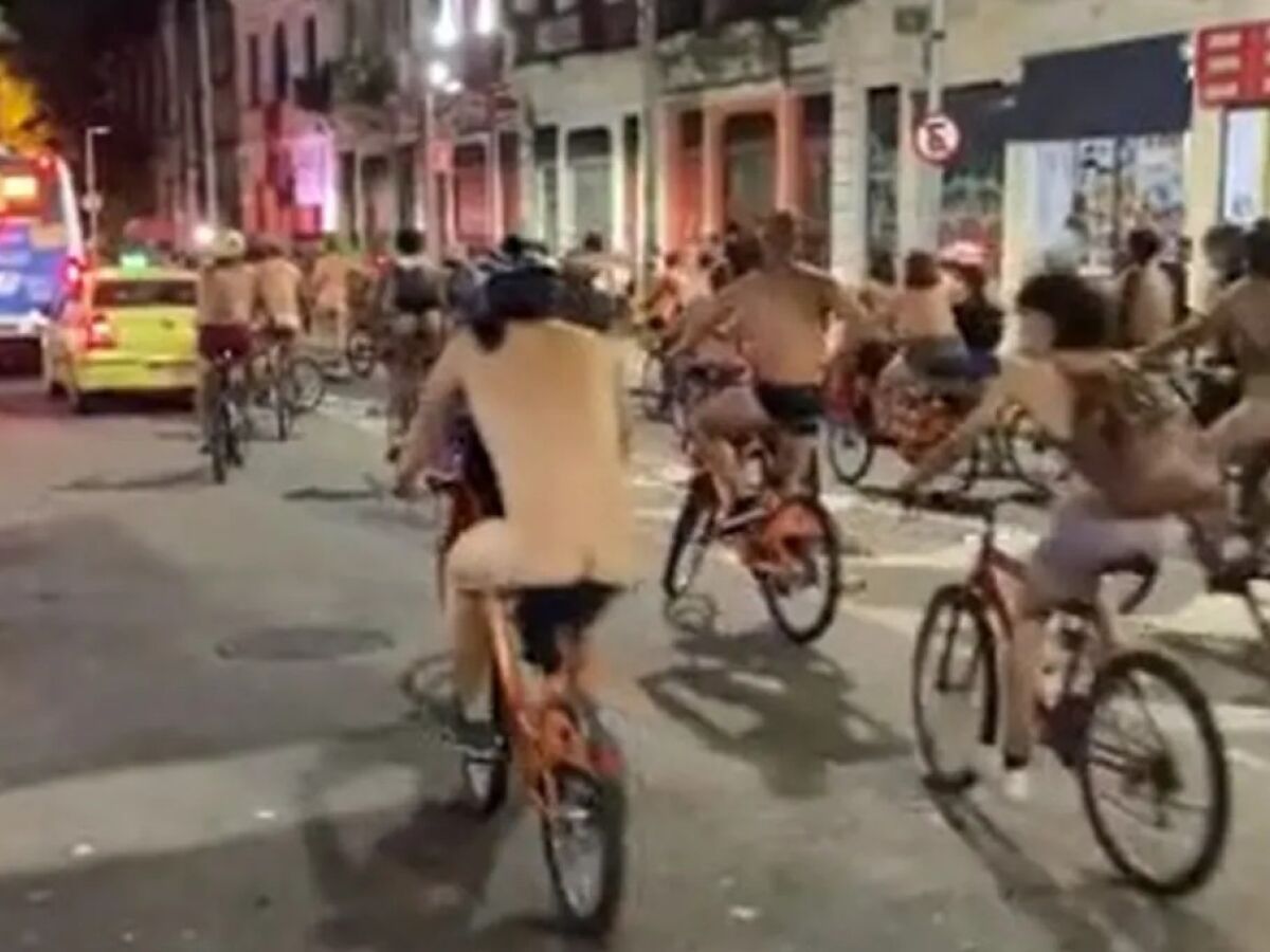 Pedalada Pelada: ciclistas protestam nus no Rio de Janeiro contra violência  no trânsito; veja vídeos - Folha PE