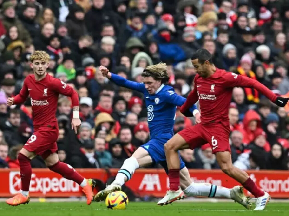 Liverpool bate o Leeds e Salah chega aos 100 golos na Premier