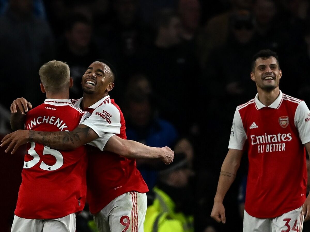 Arsenal vence no fim e reassume a liderança do Campeonato Inglês