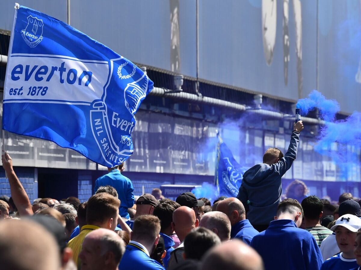 Antigos campeões Leeds e Leicester descem de divisão, Everton salva-se.  Aston Villa garante última vaga europeia - Premier League - SAPO Desporto