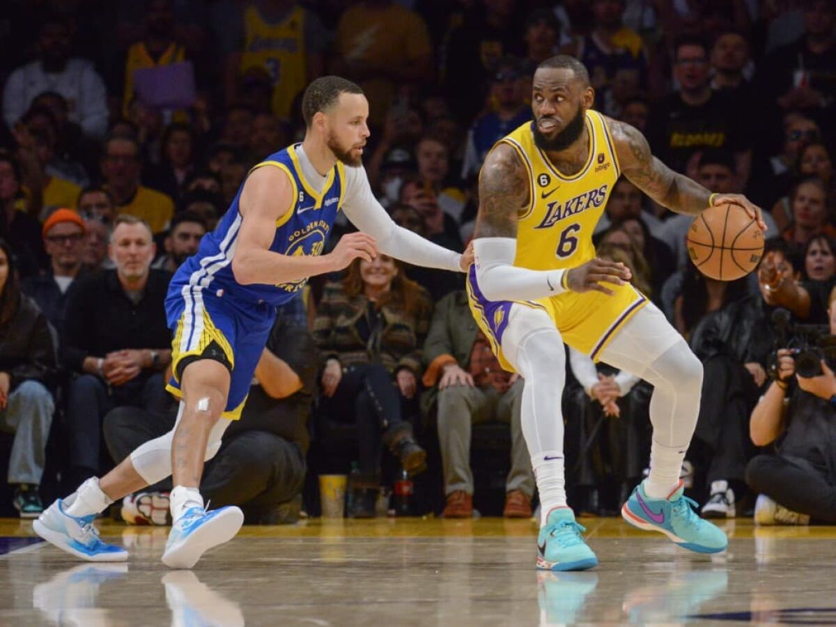 LeBron x Curry; saiba onde assistir ao jogo um do confronto Lakers