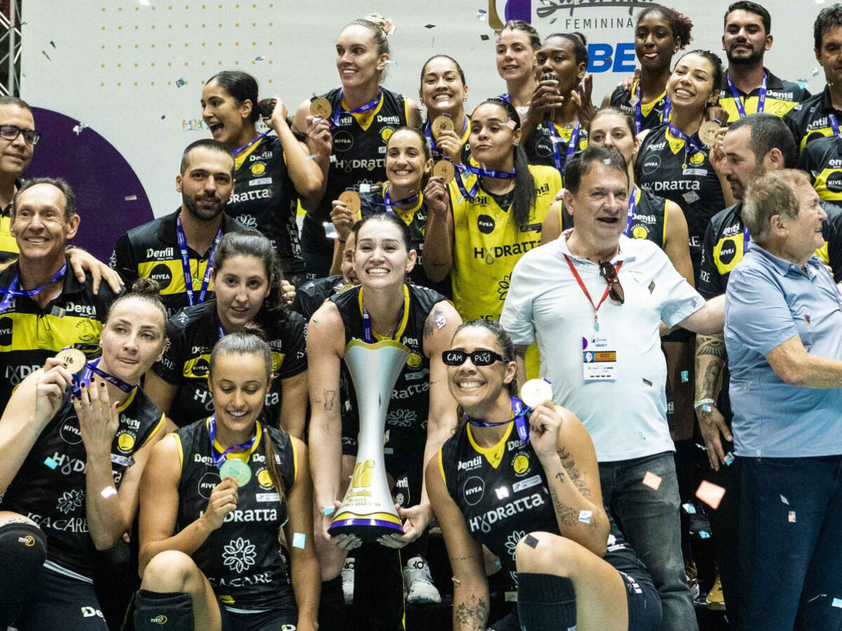 Minas vira diante do Praia Clube e fatura o Mineiro Feminino de