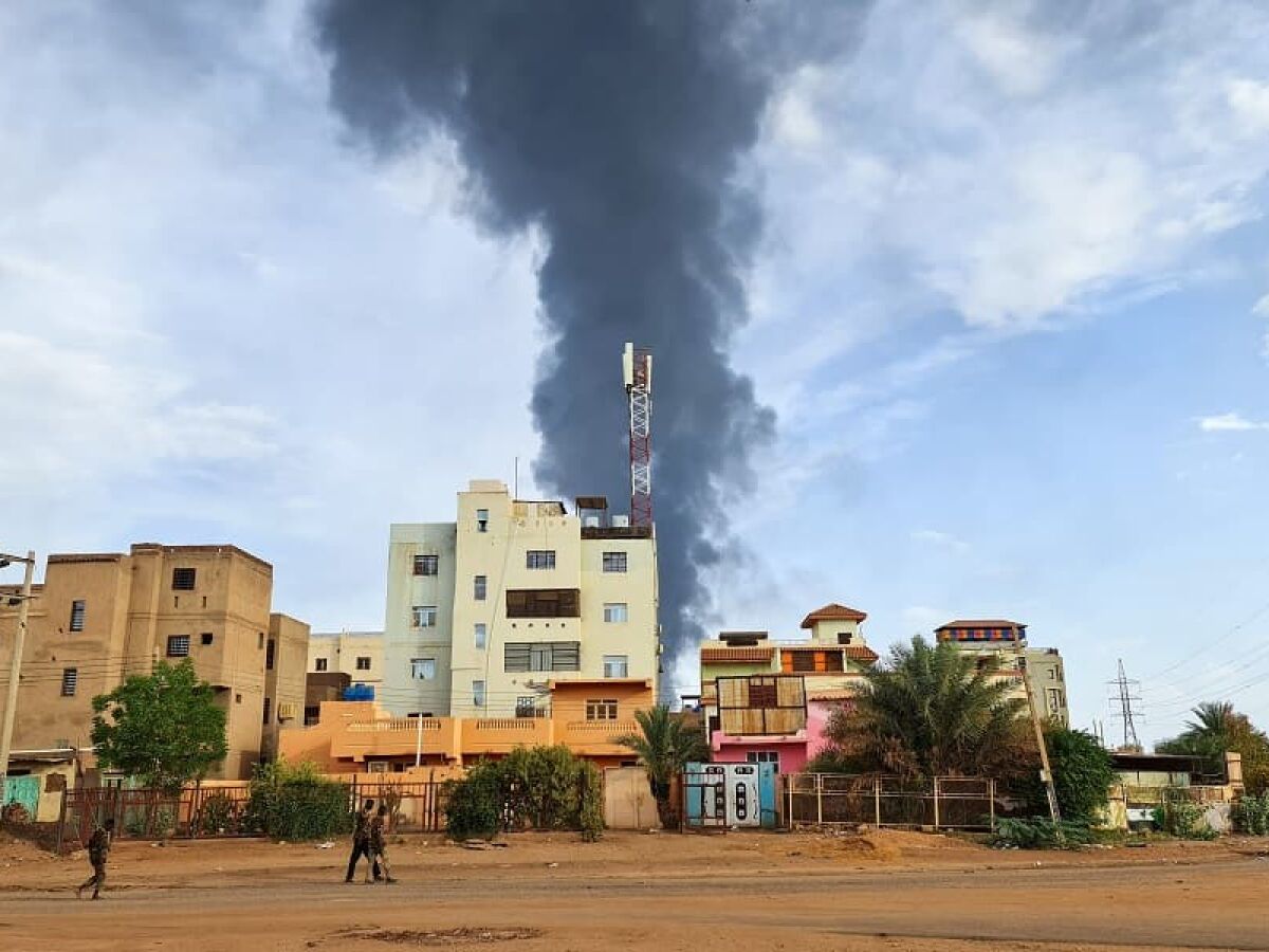 Produtos explodiram e foram arremessados durante incêndio em