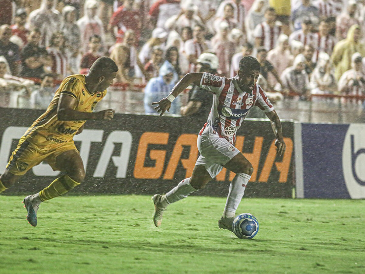 Bryan, lateral do Náutico