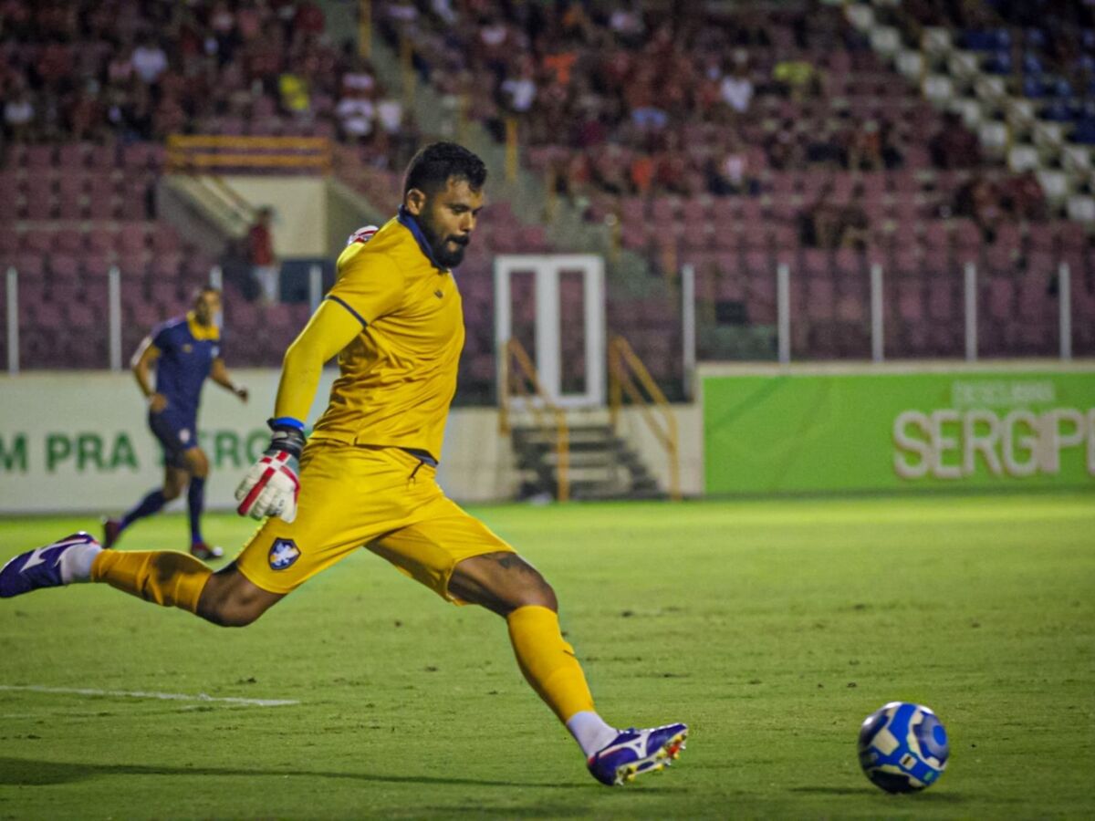 Sergipano passa por cirurgia e volta ao gramados pelo Santa Cruz é