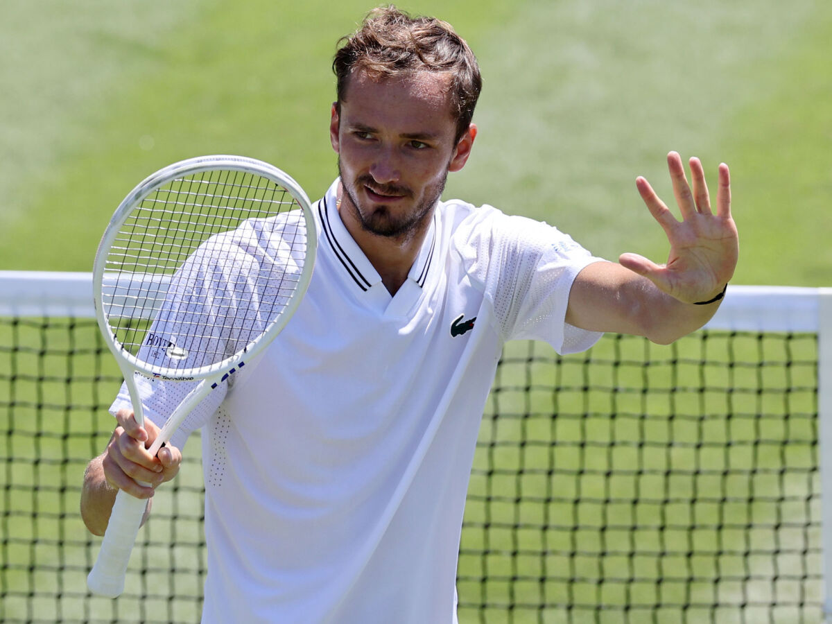 Sinner vence Alcaraz e vai à final do ATP 500 de Pequim contra Medvedev -  Folha PE